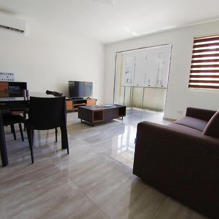 F7 Room 2, Private Bedroom Two Single Beds Shared Bathroom In Shared Flat 음시다 외부 사진