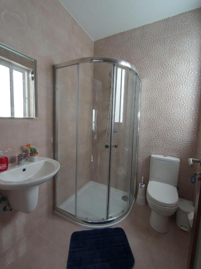 F7 Room 2, Private Bedroom Two Single Beds Shared Bathroom In Shared Flat 음시다 외부 사진