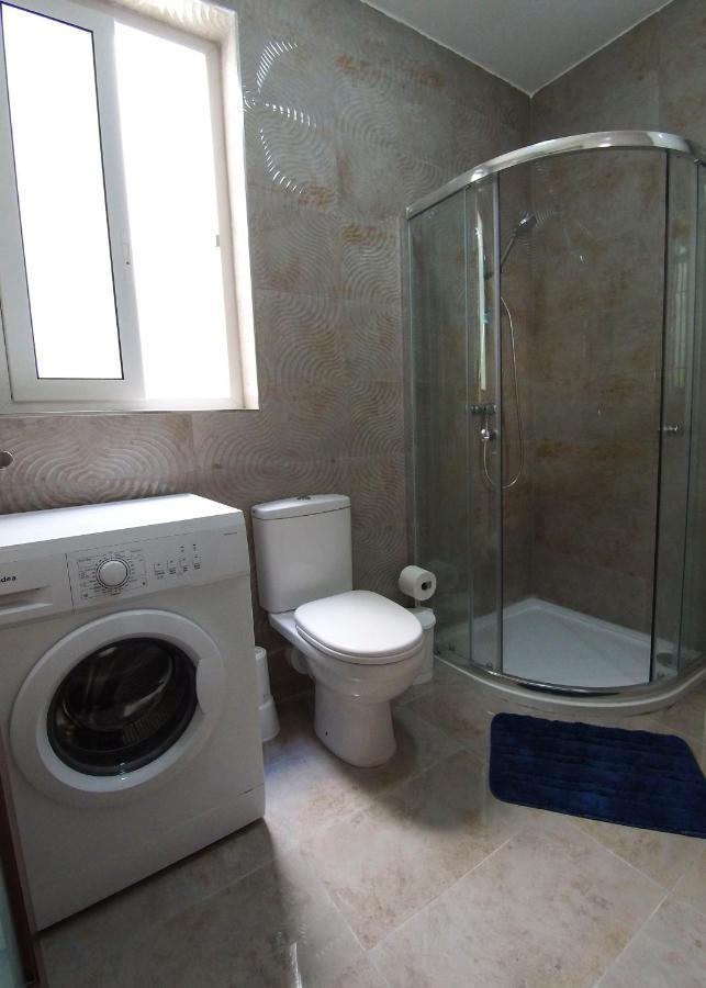 F7 Room 2, Private Bedroom Two Single Beds Shared Bathroom In Shared Flat 음시다 외부 사진