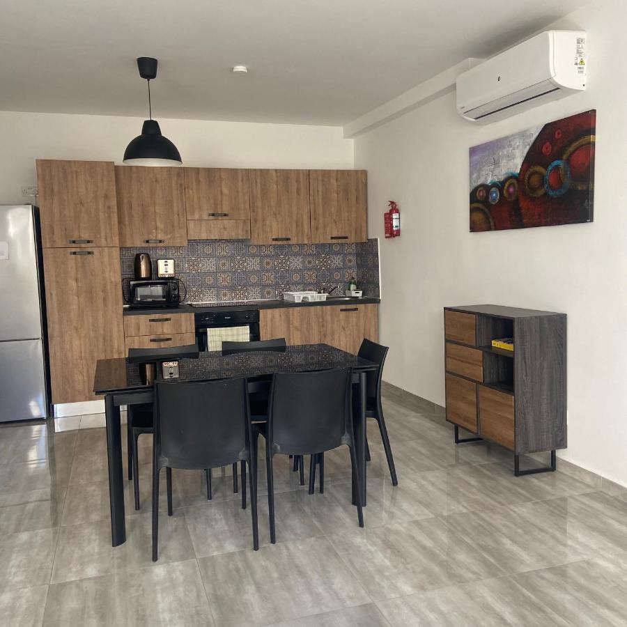F7 Room 2, Private Bedroom Two Single Beds Shared Bathroom In Shared Flat 음시다 외부 사진