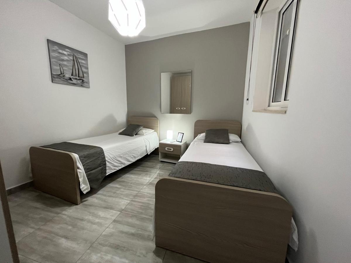 F7 Room 2, Private Bedroom Two Single Beds Shared Bathroom In Shared Flat 음시다 외부 사진